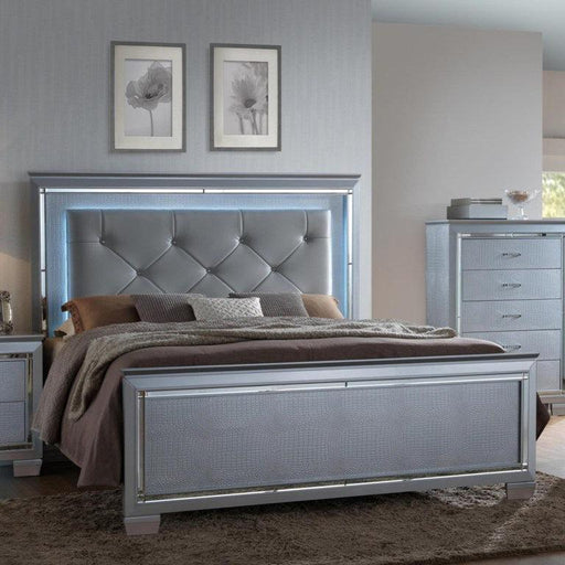 Crown Mark Furniture Lillian Queen Panel Bed in Silver image